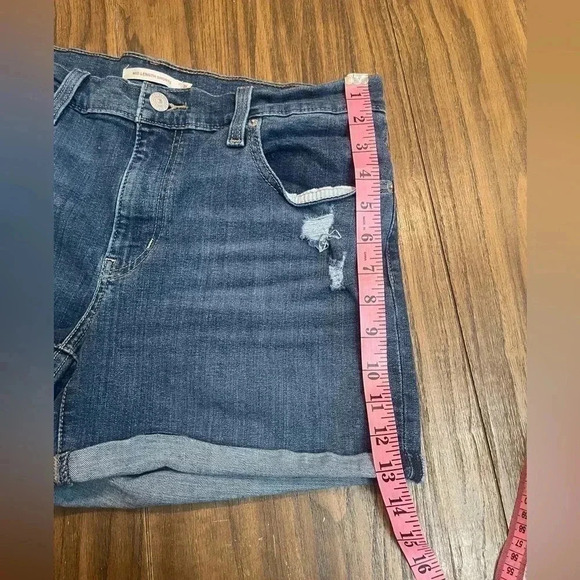 Levi’s Mid Length Denim Blue Distressed Shorts Women’s size W31/ Size 12 - Picture 7 of 11